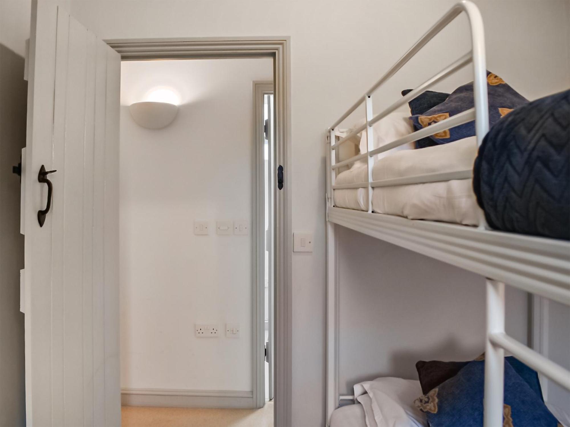 Riverview Somerford Keynes Экстерьер фото